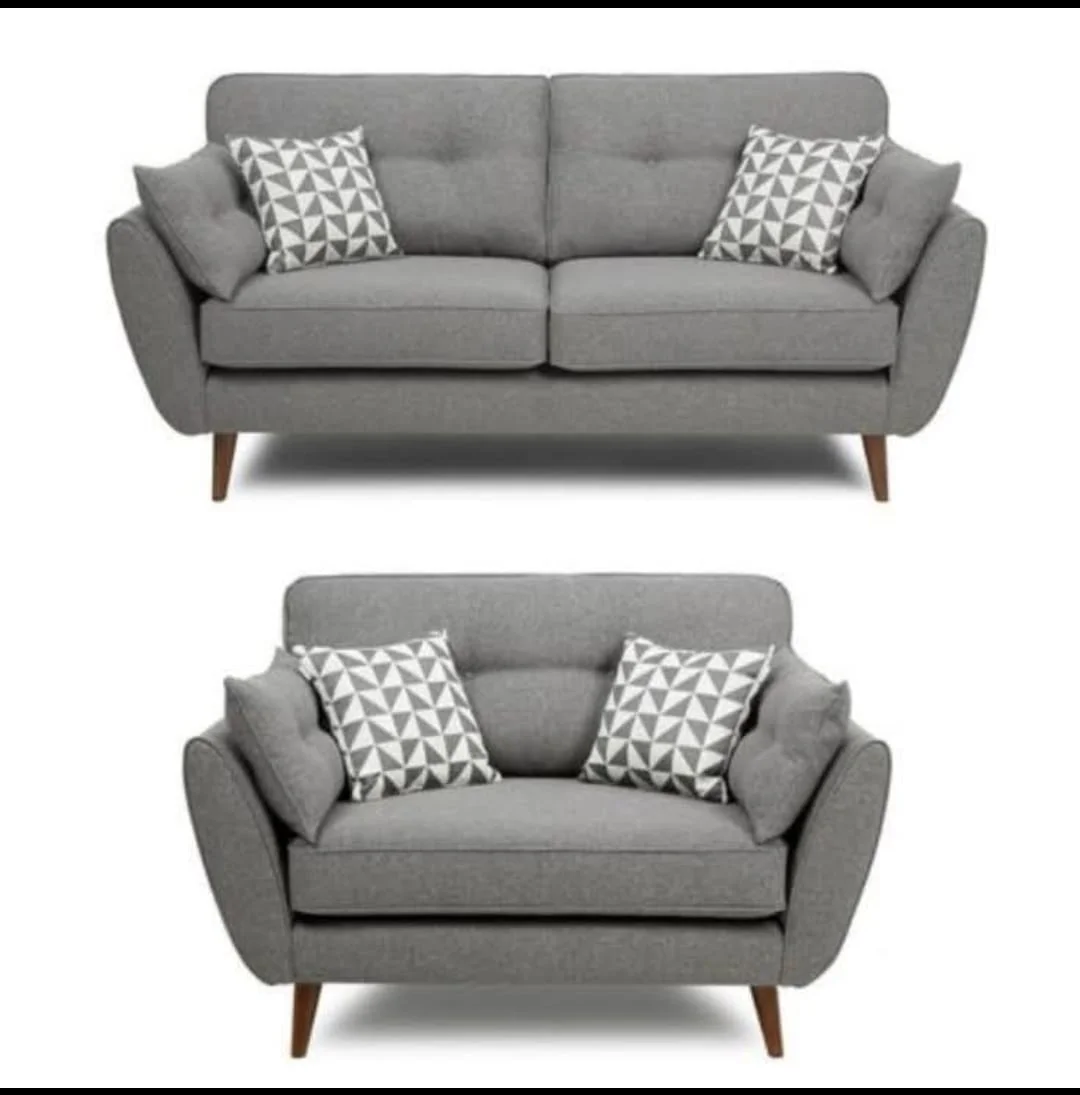 Détail d'un intérieur composé avec soin, tissus et mobilier